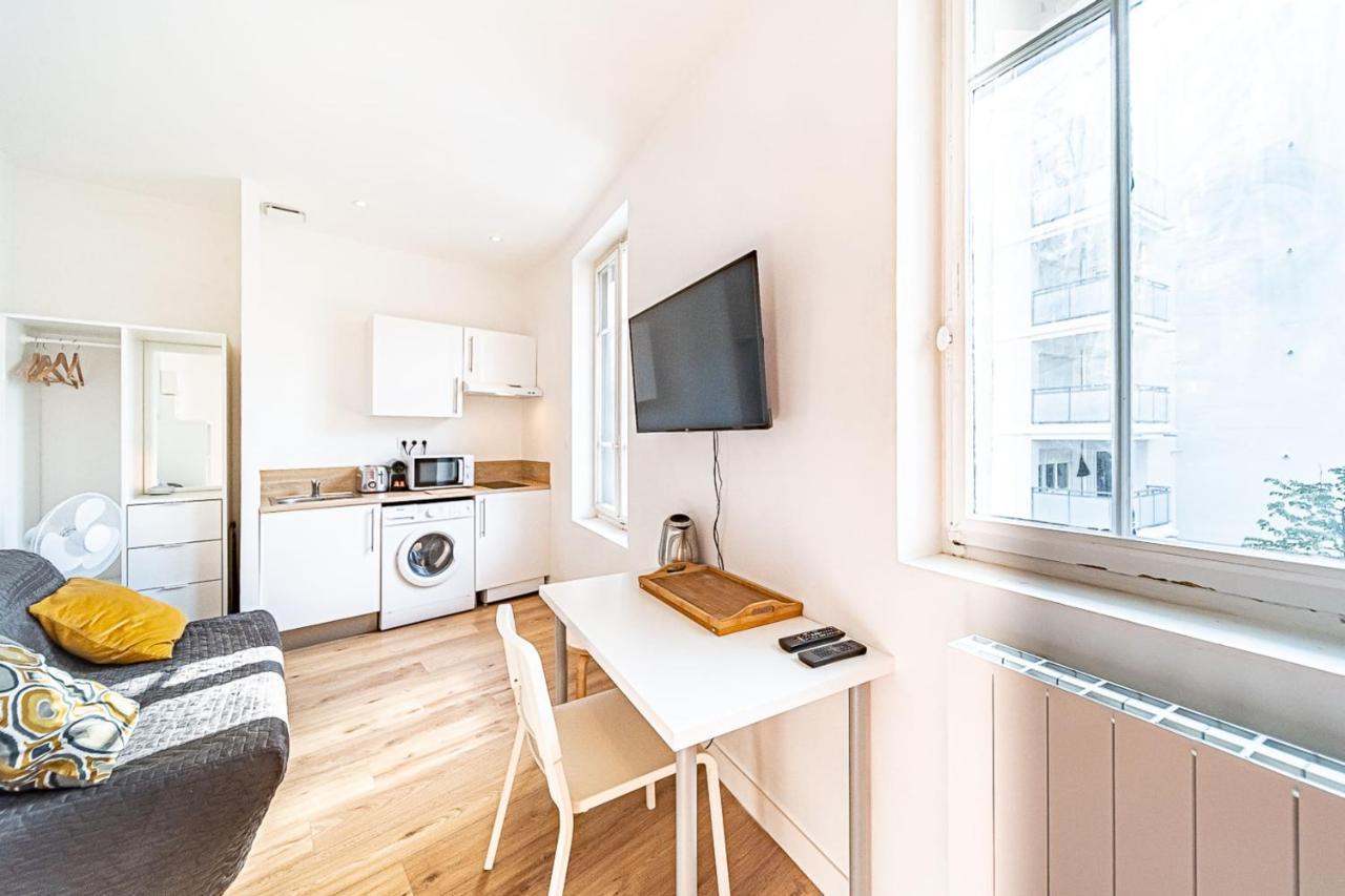 Le Debourg - Studio Tout Proche Metro B Lyon Exteriör bild