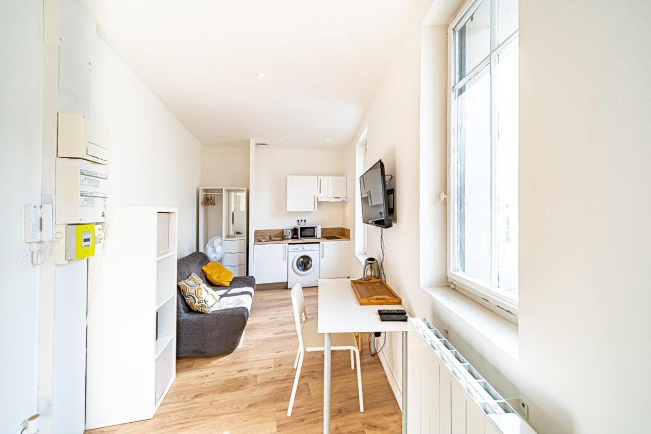 Le Debourg - Studio Tout Proche Metro B Lyon Exteriör bild