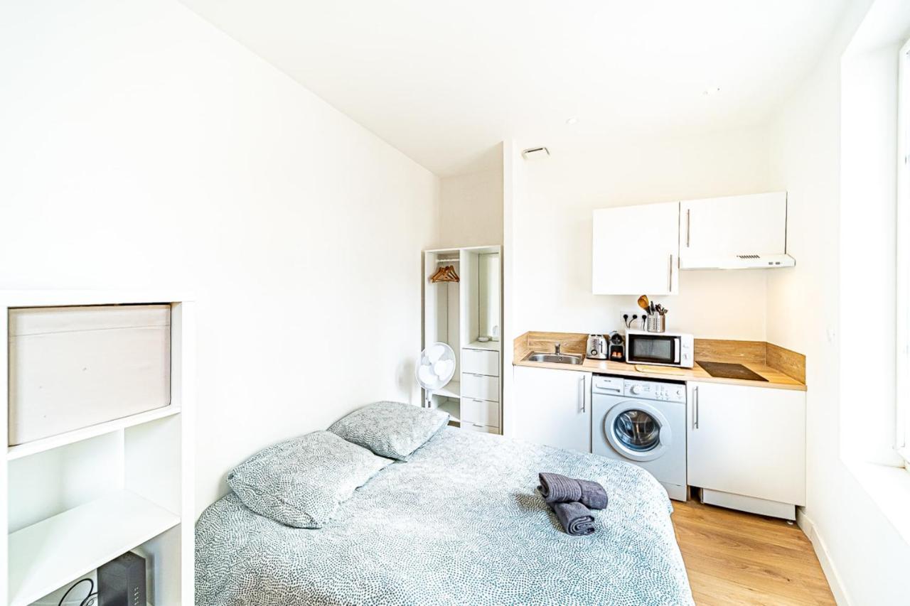 Le Debourg - Studio Tout Proche Metro B Lyon Exteriör bild